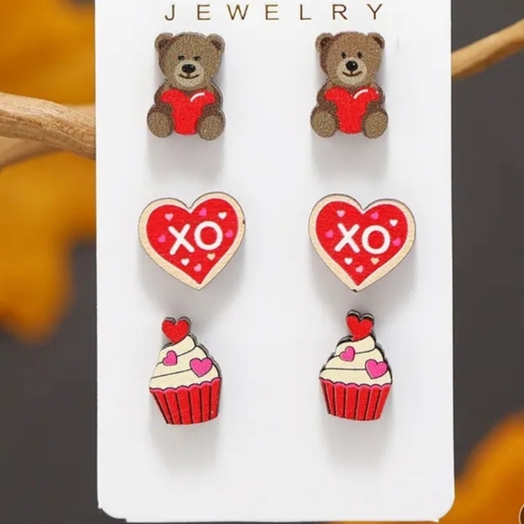 3 Pairs of Wood Post Earring Cupcakes, Hearts, And Bears - Picture 1 of 2